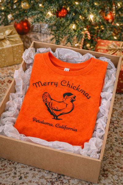 Merry Chickmas Petaluma Chicken  Kids  T-shirt -Gildan